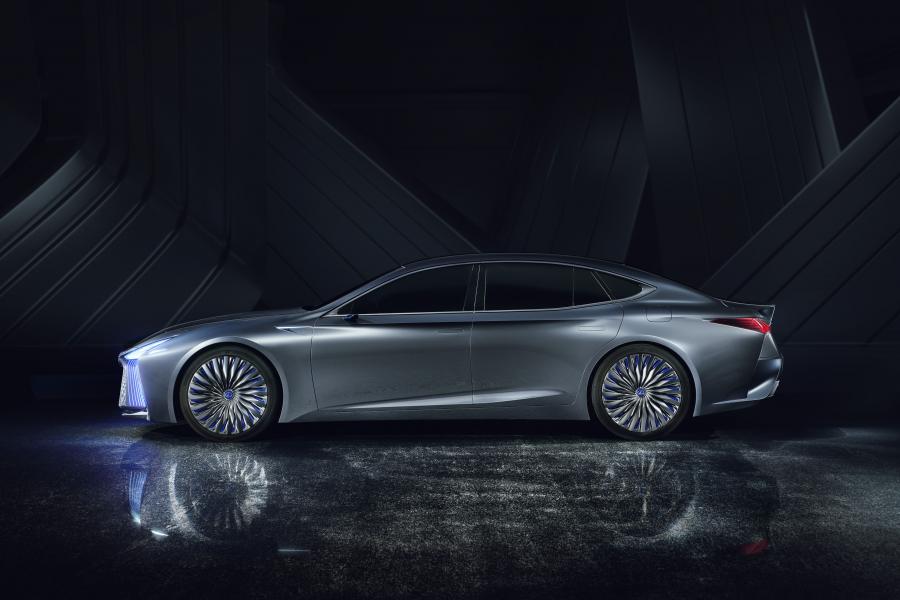  Lexus LS+ Concept 2017 года  (фото 7 из 18)